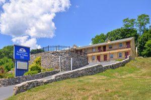 | Golden Hill Inn-Danbury