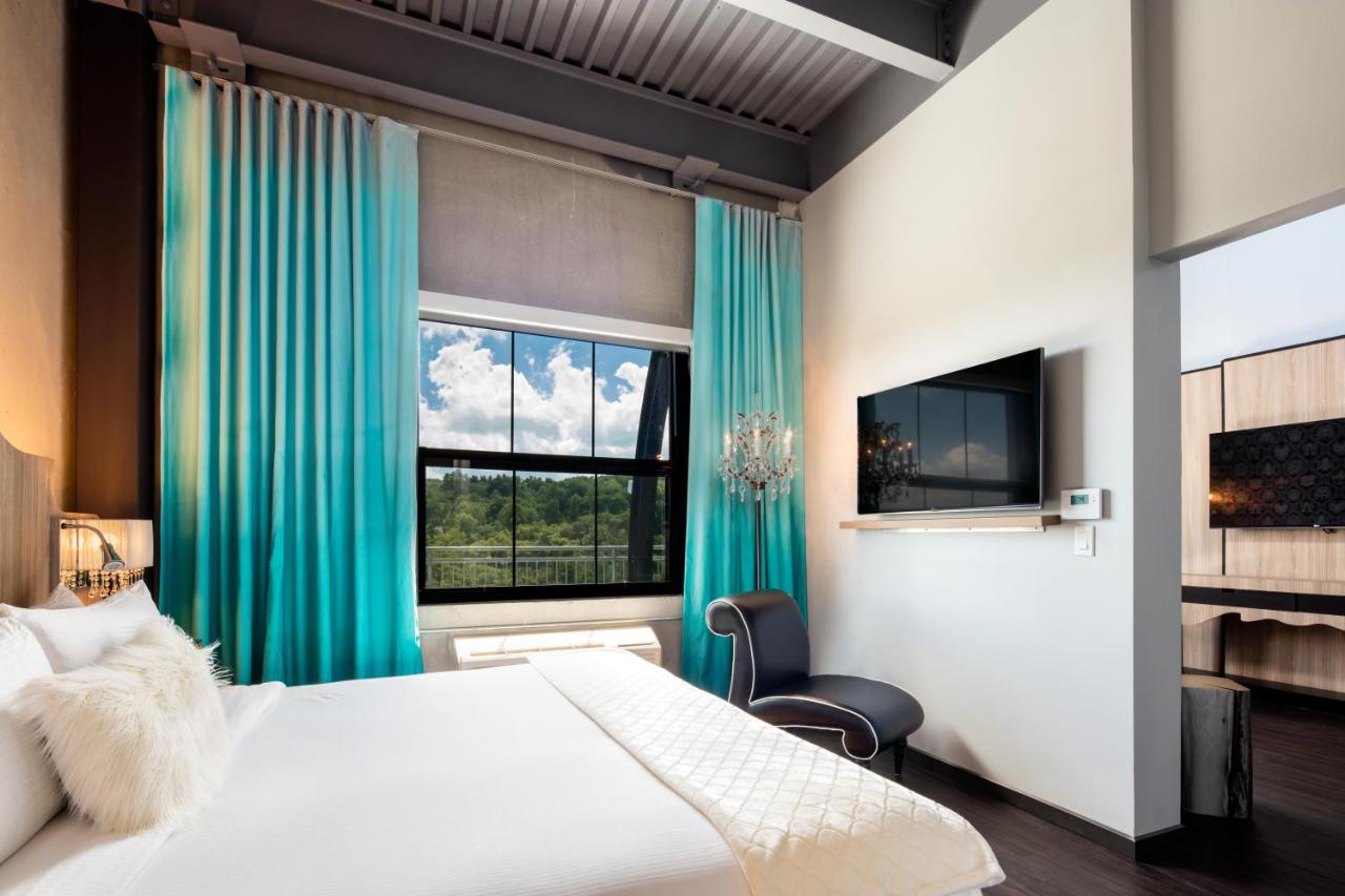 King Suite with Balcony at Hotel Nyack, a JdV by Hyatt Hotel