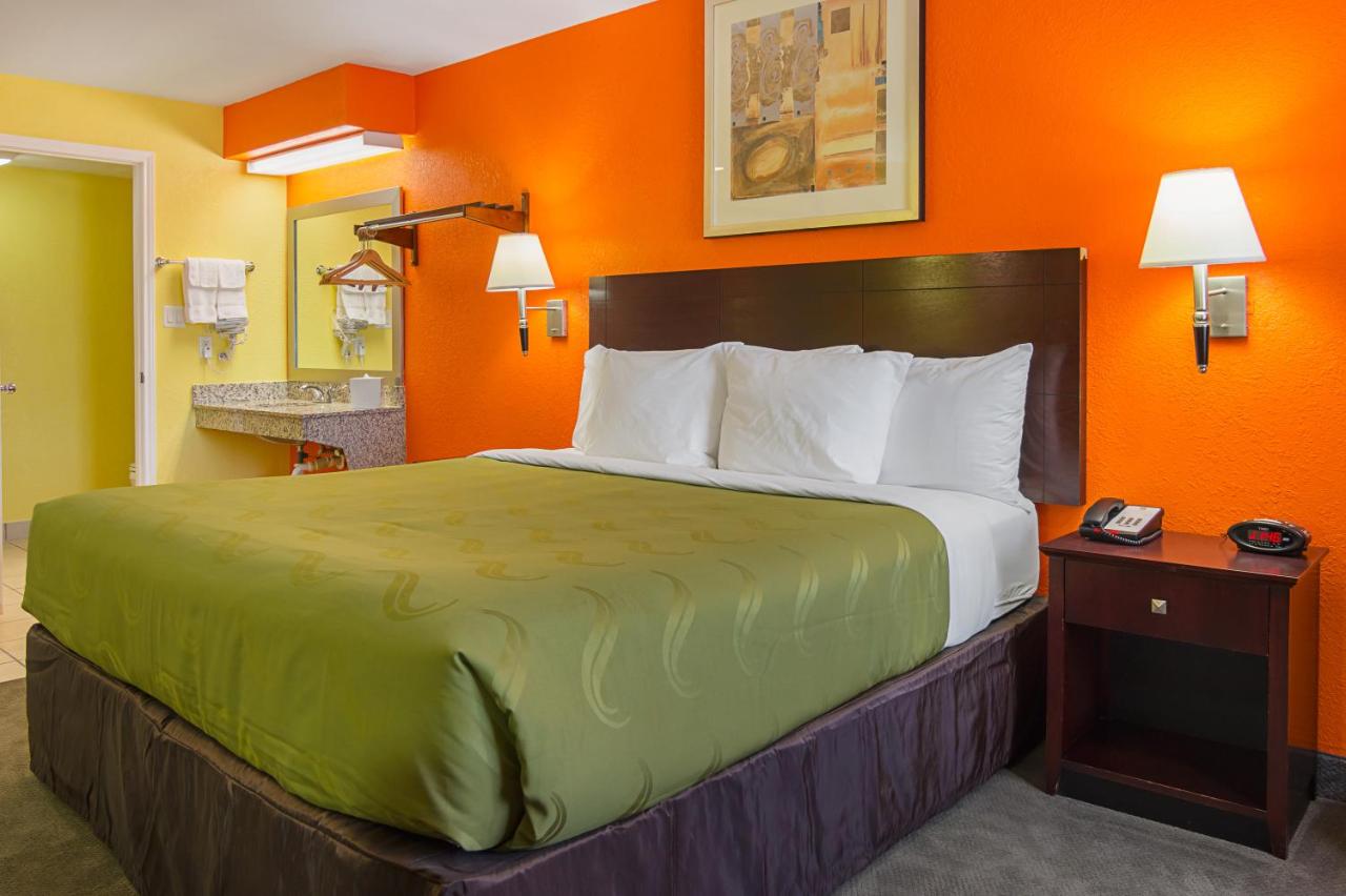 King Room - Non-Smoking at Quality Inn Carthage