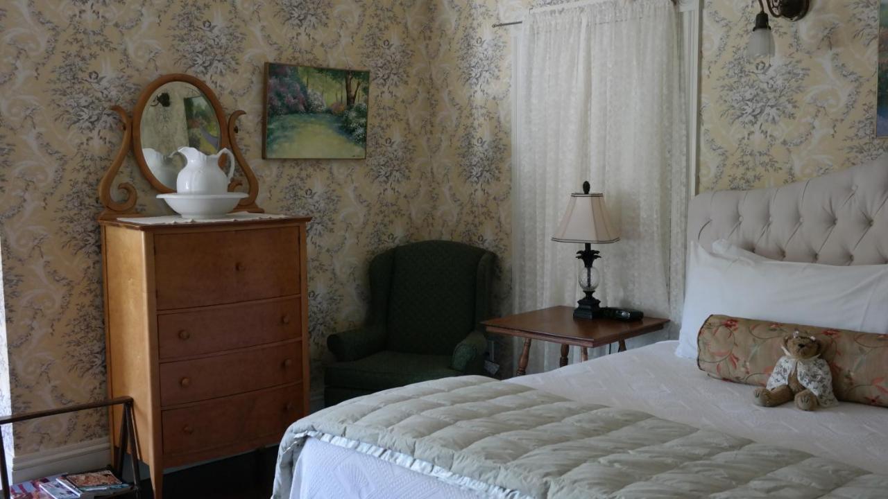 | Moseley Cottage Inn and The Town Motel