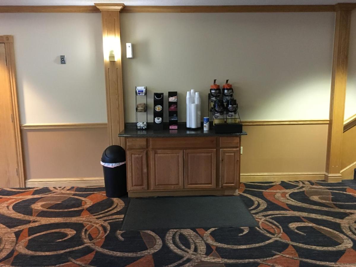 | Cabot Inn & Suites