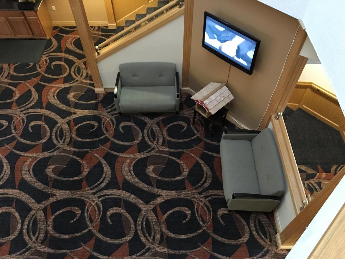 | Cabot Inn & Suites