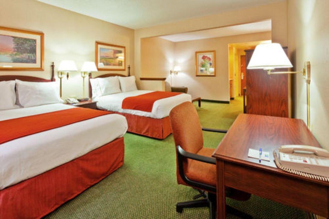 Double Room with Two Double Beds - Non-Smoking at Spark by Hilton Paducah