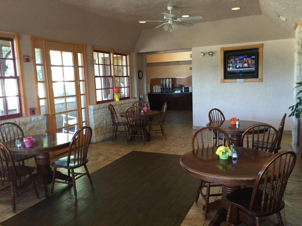 | Fredericksburg Hill Country Hotel