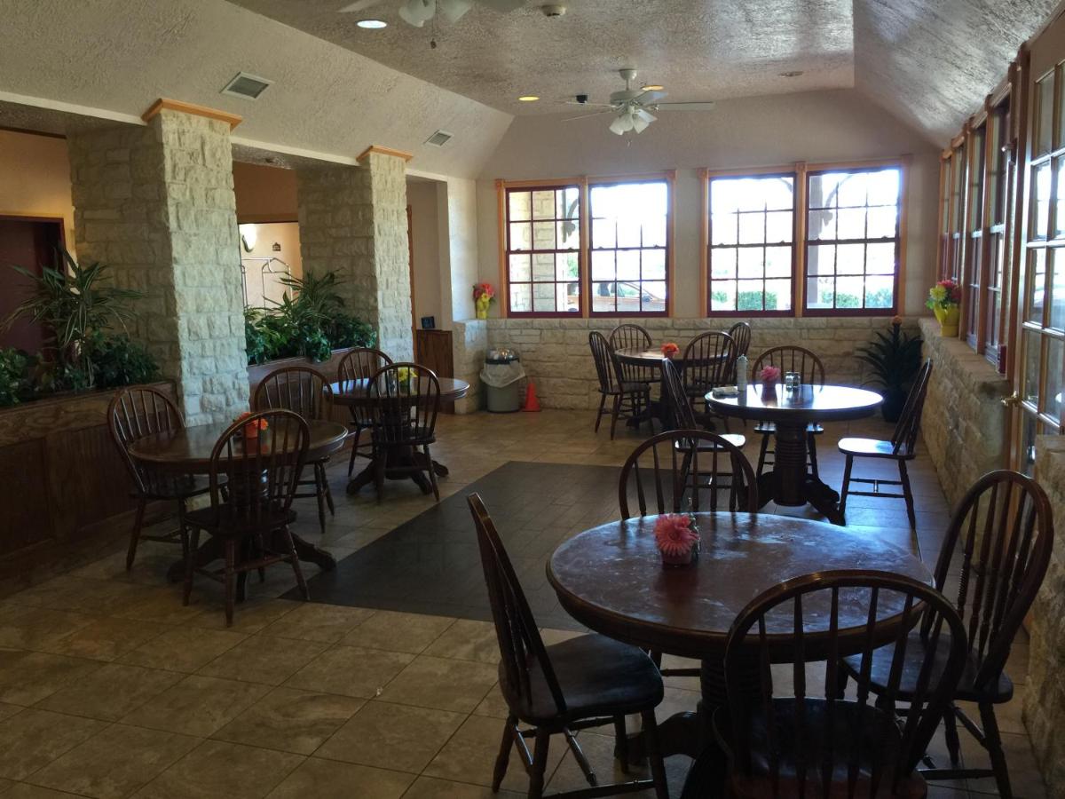 | Fredericksburg Hill Country Hotel