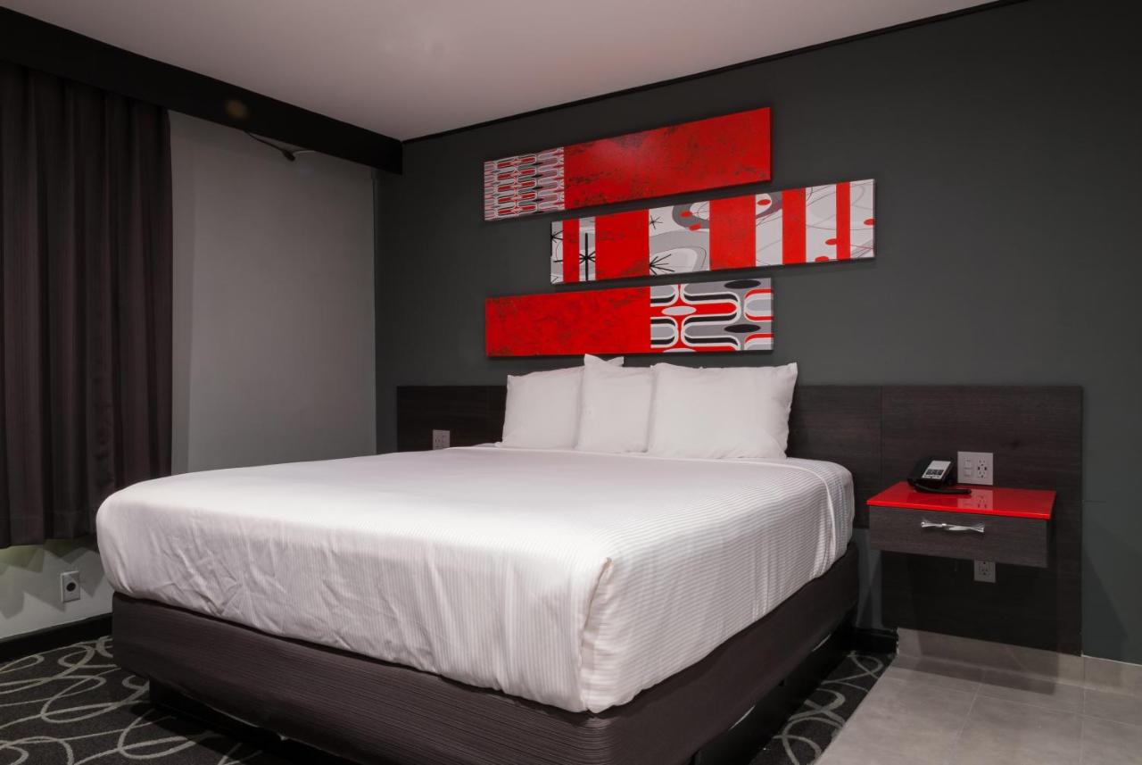 | Astro Pasadena Hotel