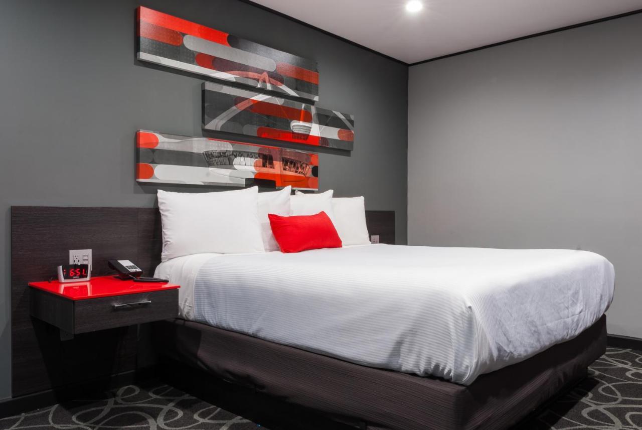 | Astro Pasadena Hotel