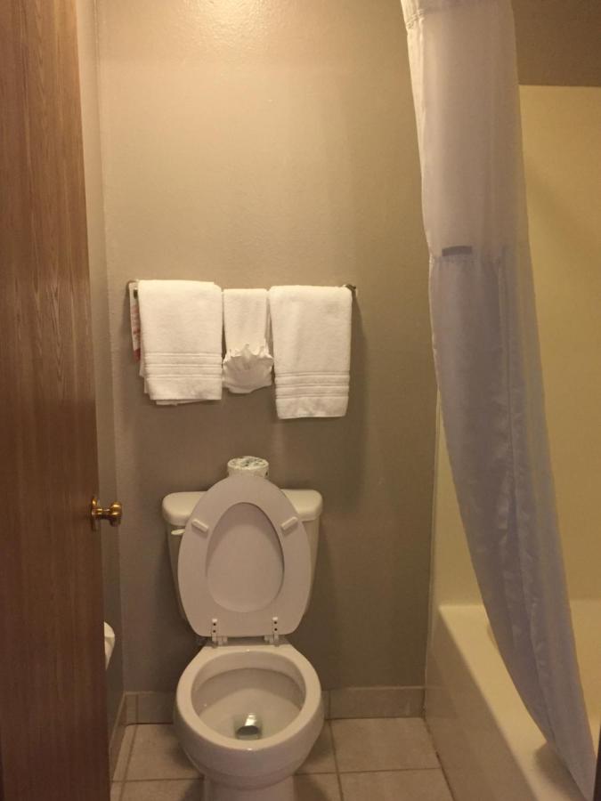 | Super 8 by Wyndham Louisville Airport