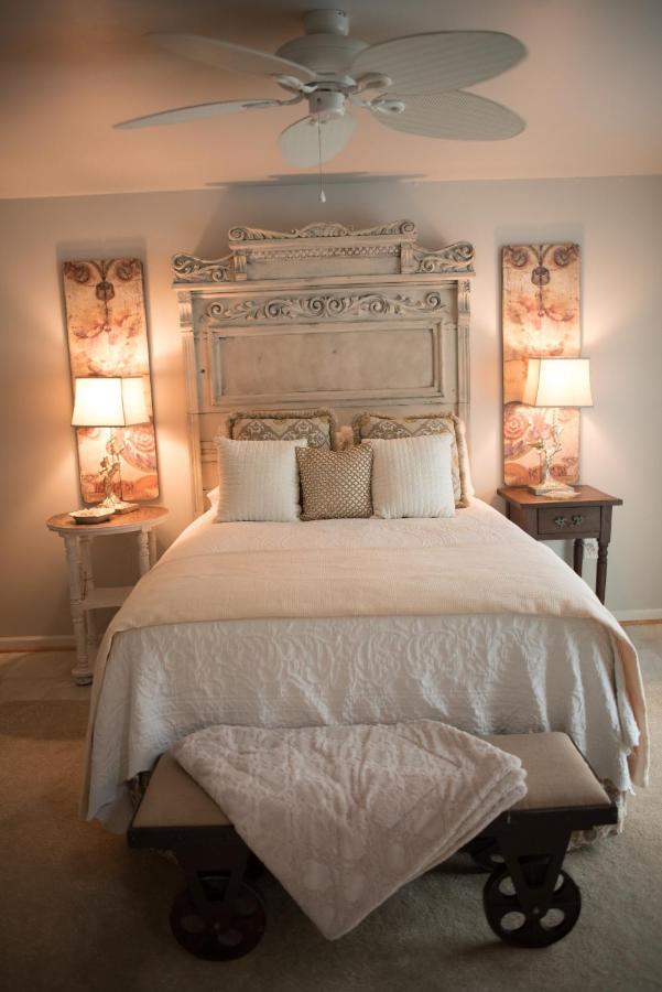 | The Inn at White Oak