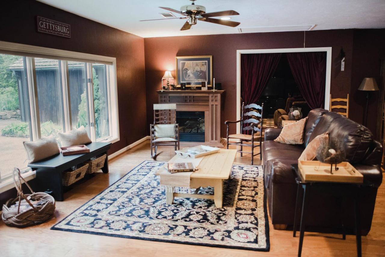| The Inn at White Oak
