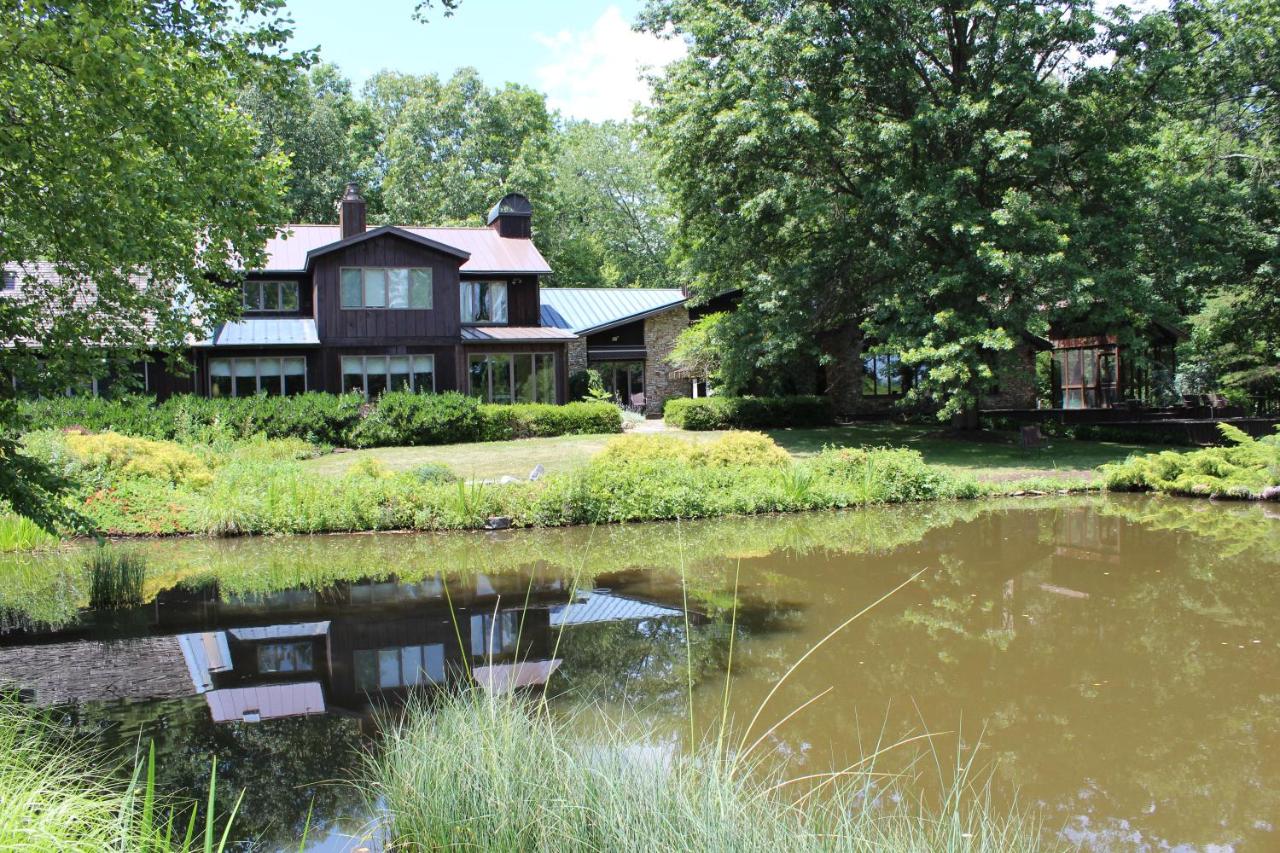 | The Inn at White Oak
