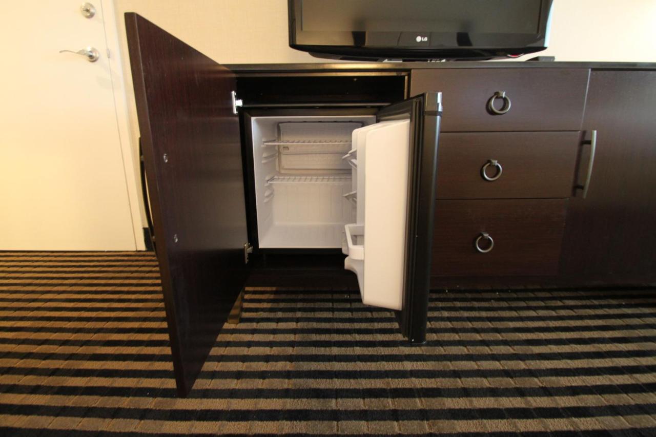 | APA Hotel Woodbridge
