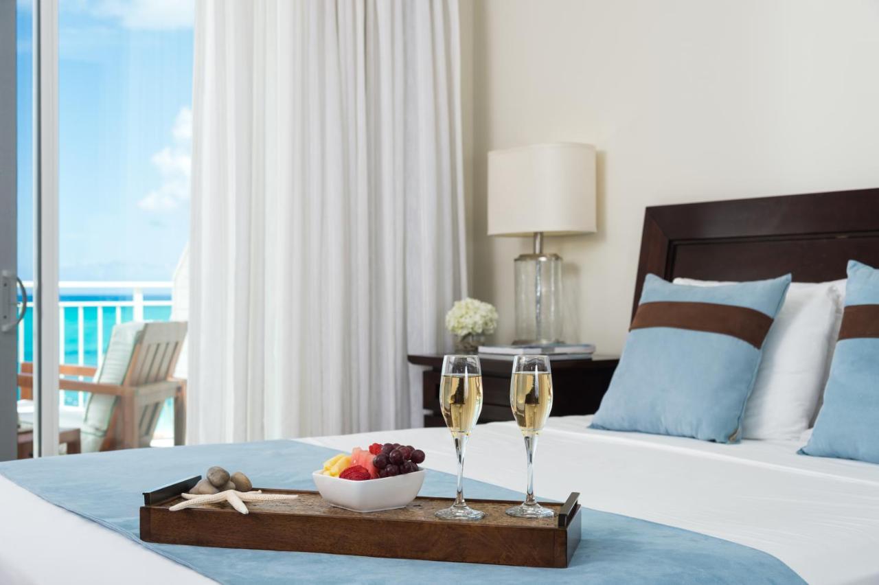 Luxury Four-bedroom Suite - Oceanfront at West Bay Club