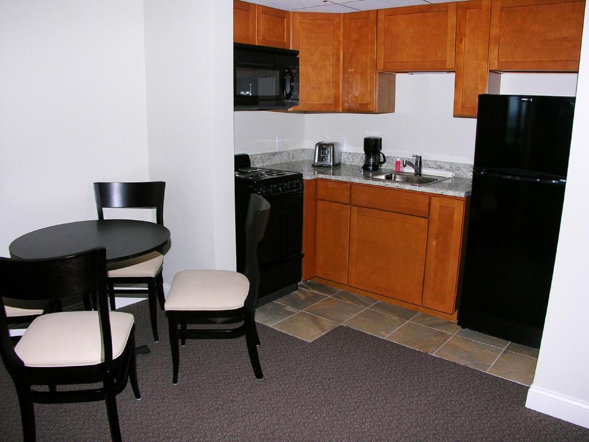 | Alouette Sunrise Suites