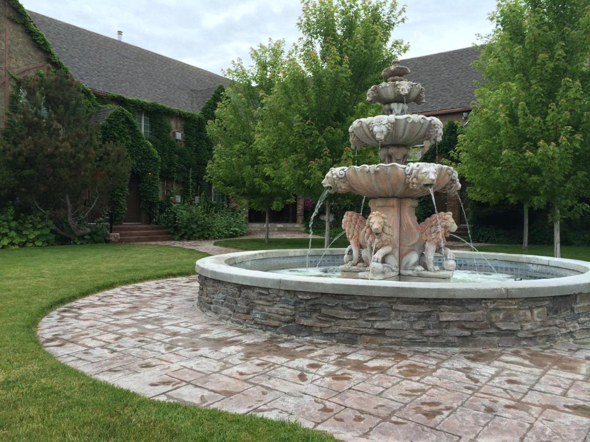  | Black Swan Inn Luxurious Theme Rooms