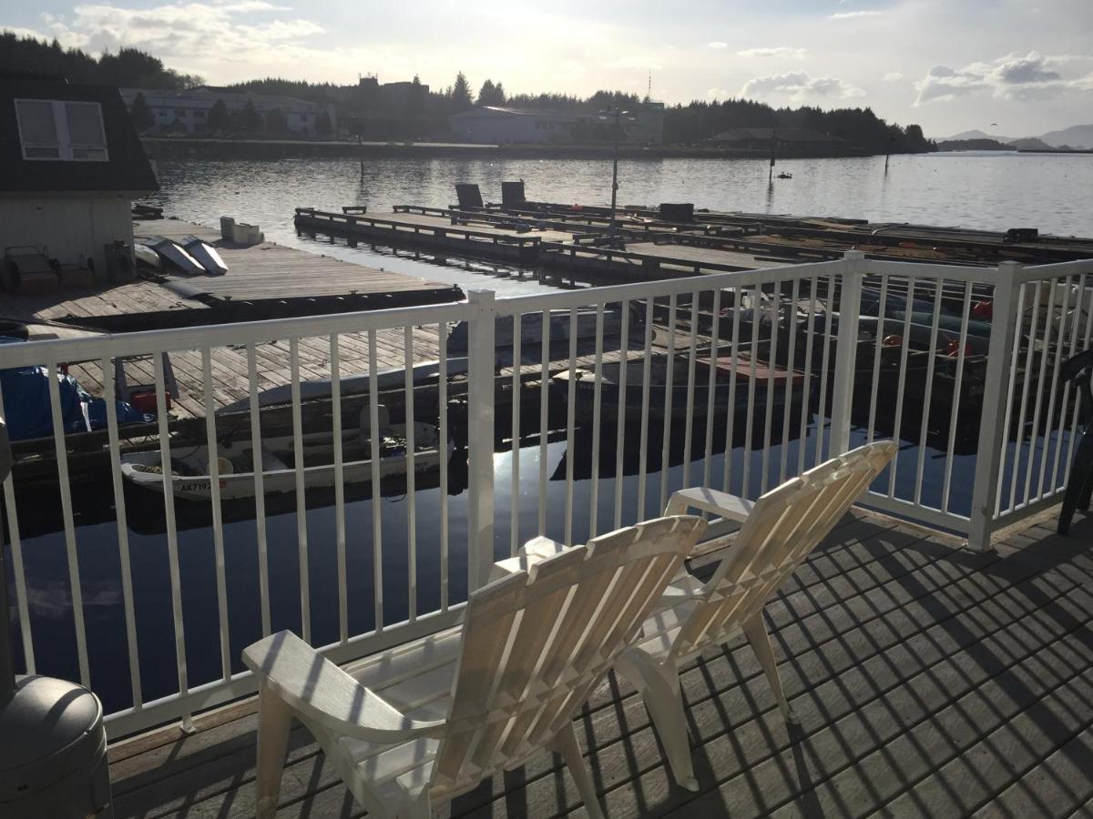 | Longliner Lodge and Suites