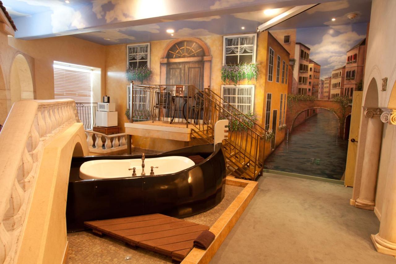 | Destinations Inn Theme Rooms