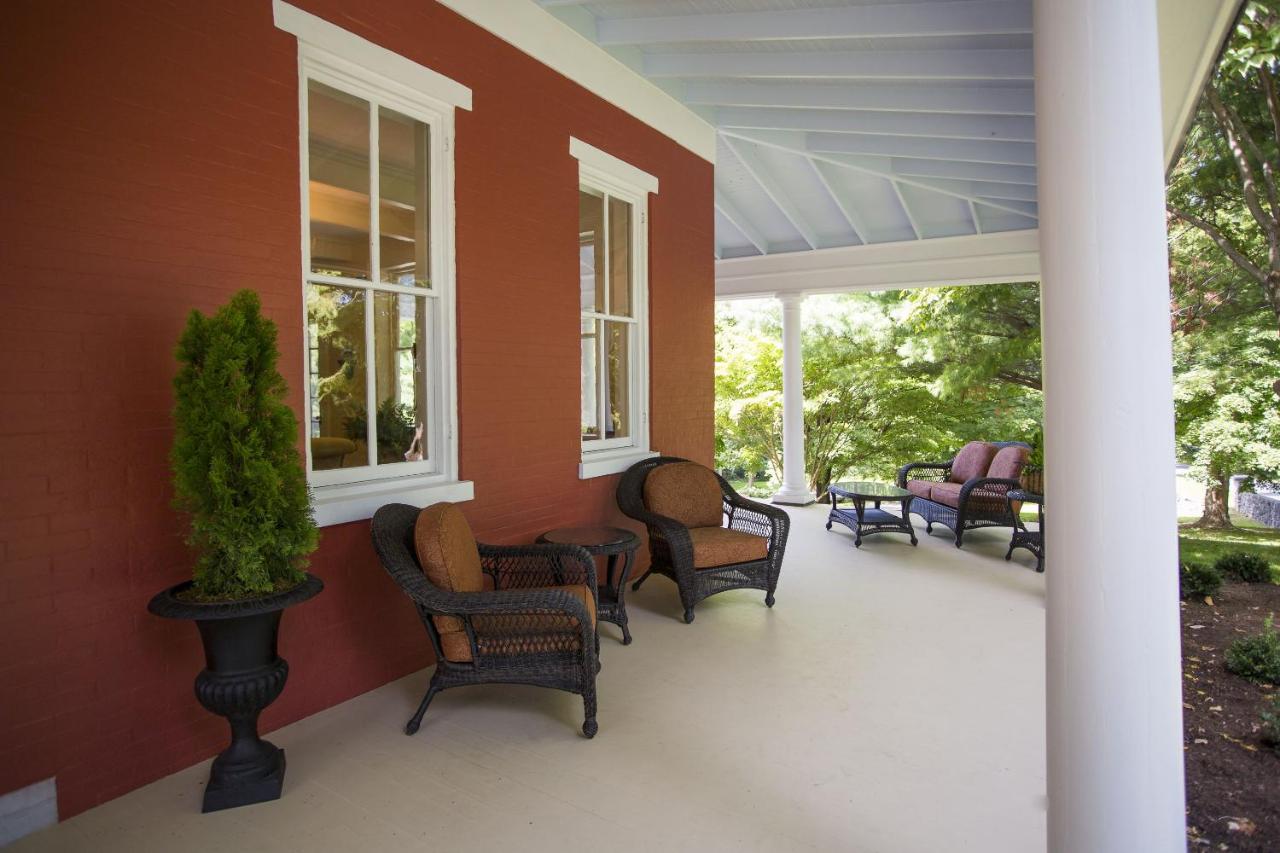 | The Hollinger House