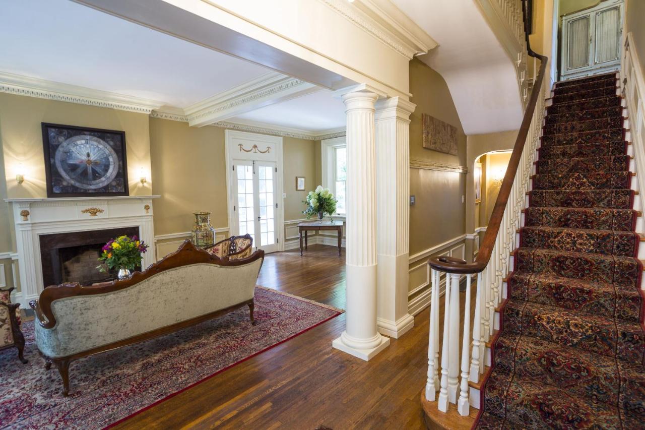 | The Hollinger House