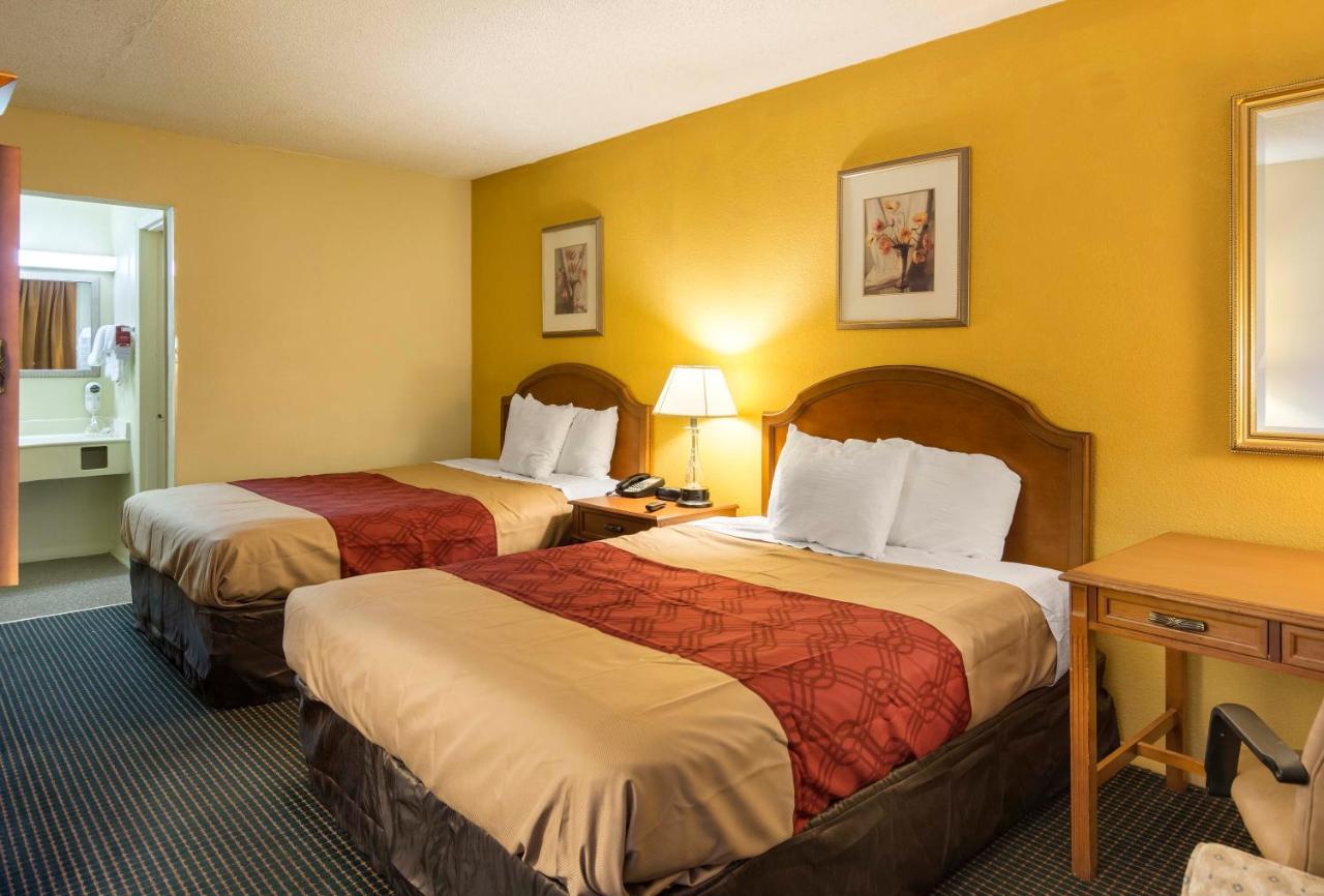 Double Room with Two Double Beds - Non-Smoking at Econo Lodge Petersburg - Fort Lee