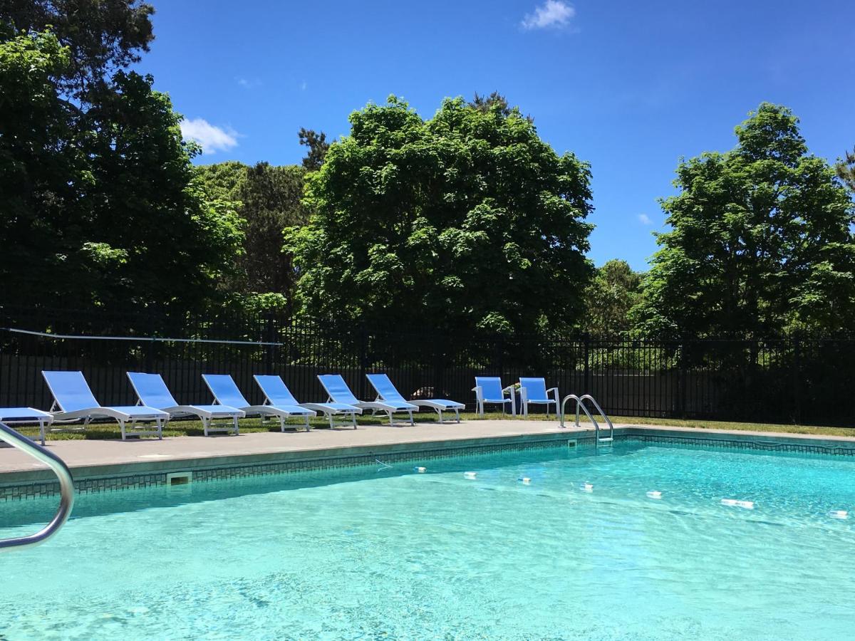 | Chatham Seafarer Inn