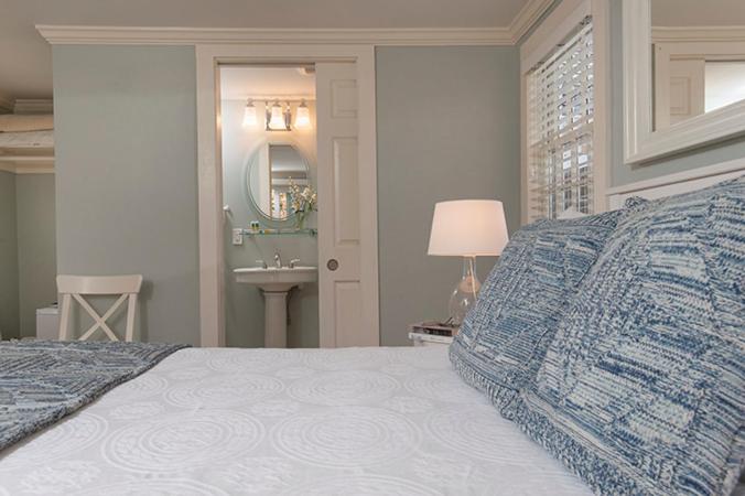 | Chatham Seafarer Inn