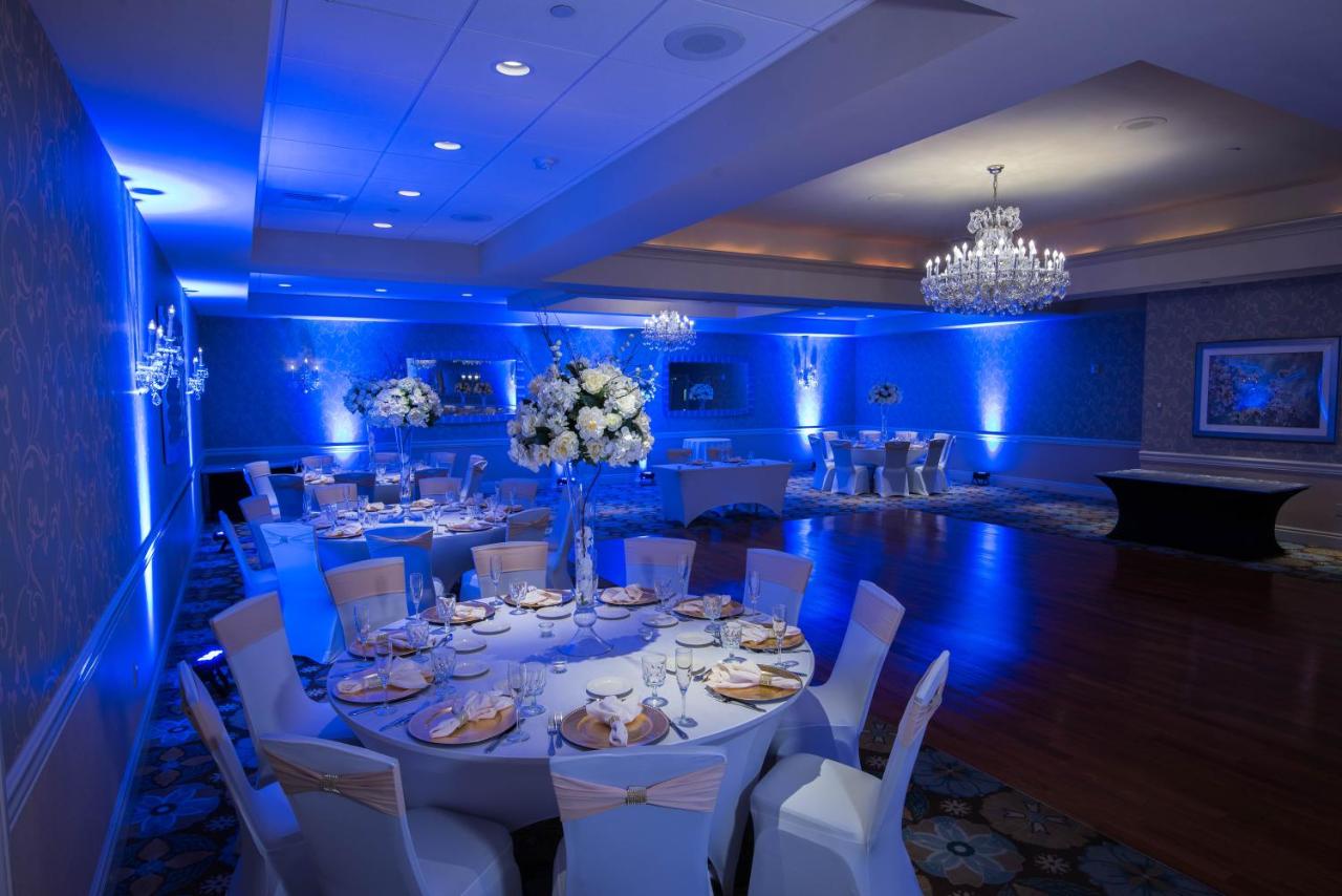 | Radisson Freehold