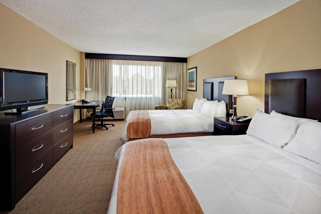 | Radisson Freehold