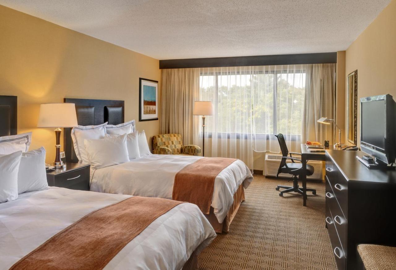 | Radisson Freehold