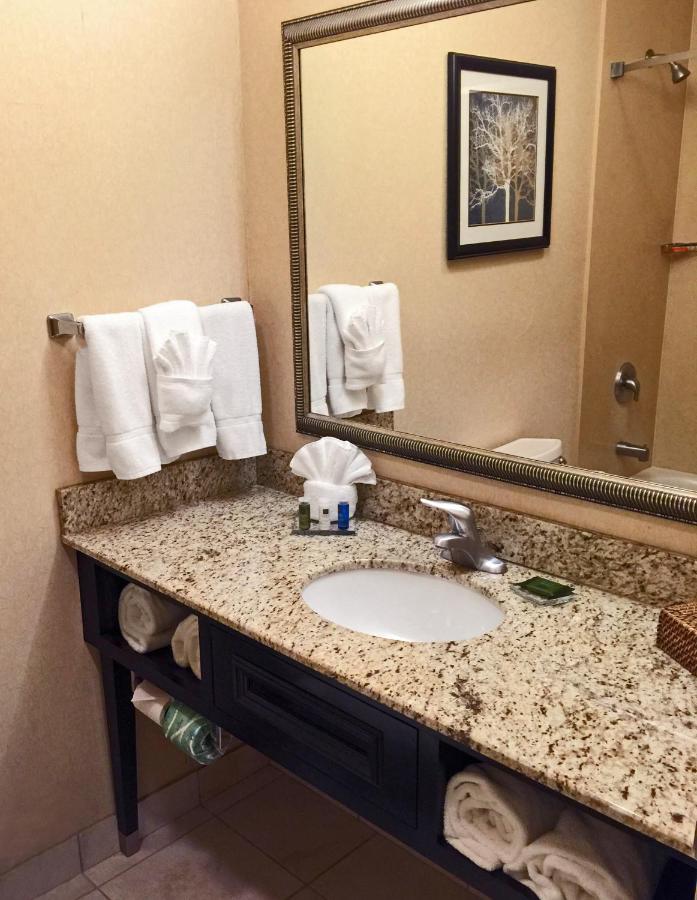| Radisson Freehold