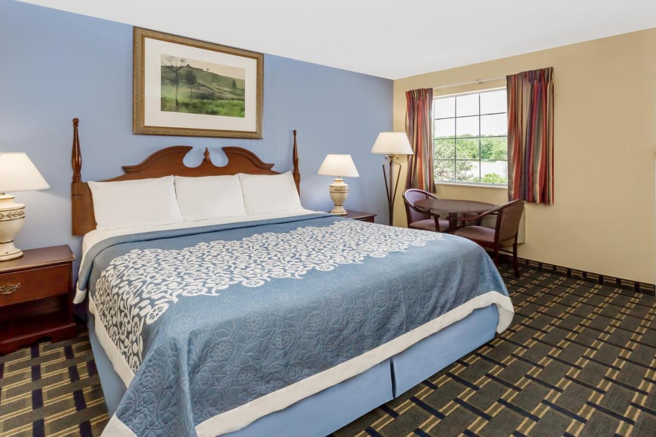 King Room - Non-Smoking at Days Inn by Wyndham Plymouth