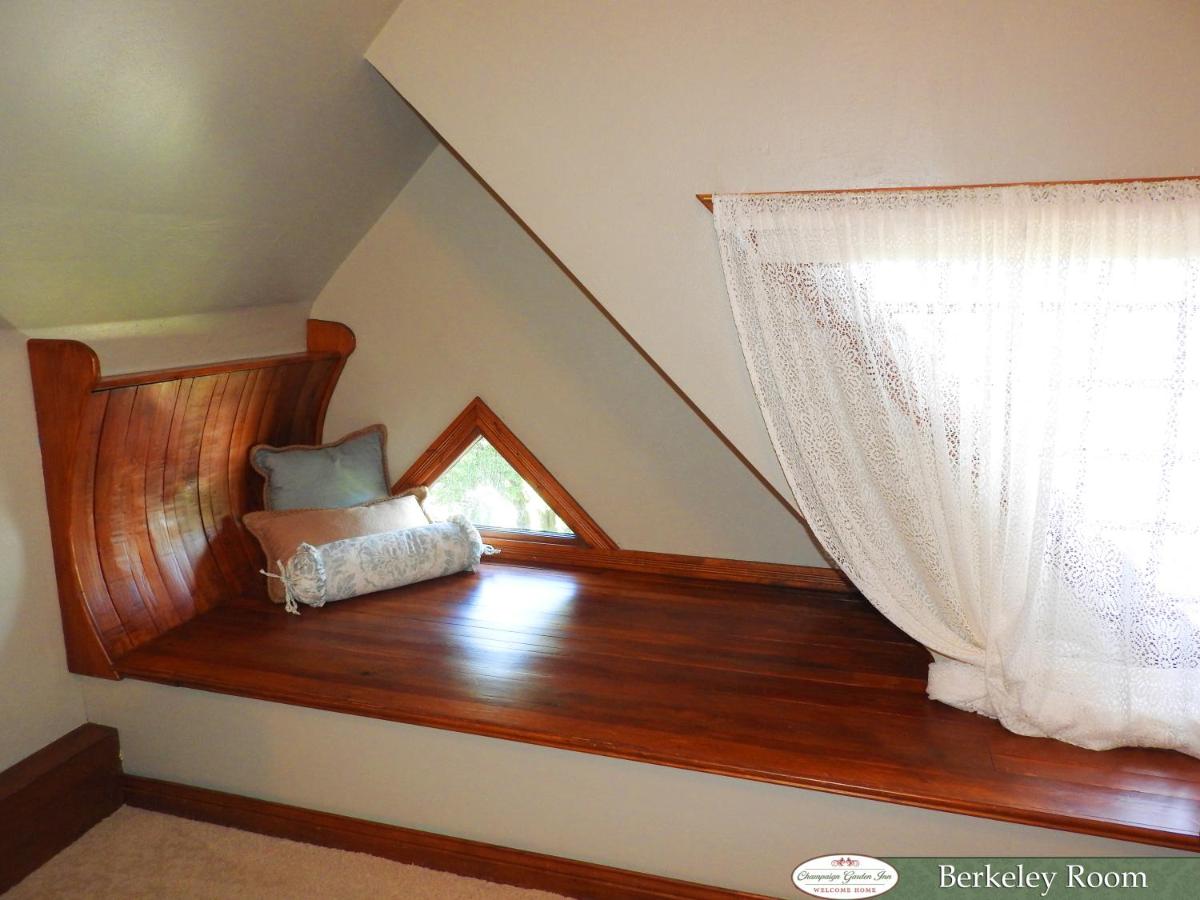 | Champaign Garden Inn