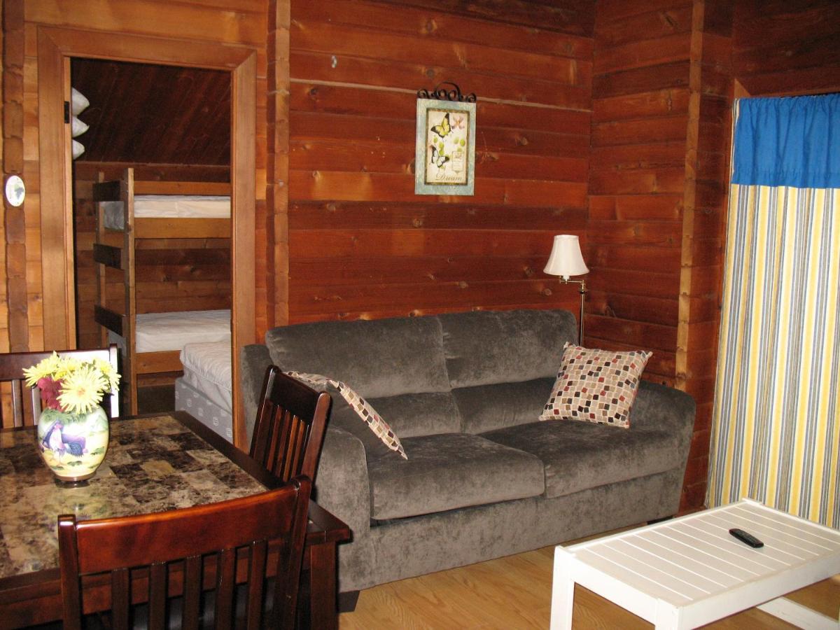 | Forest Lake Camping Resort Cabin 18