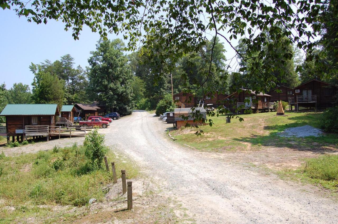 | Forest Lake Camping Resort Cabin 18