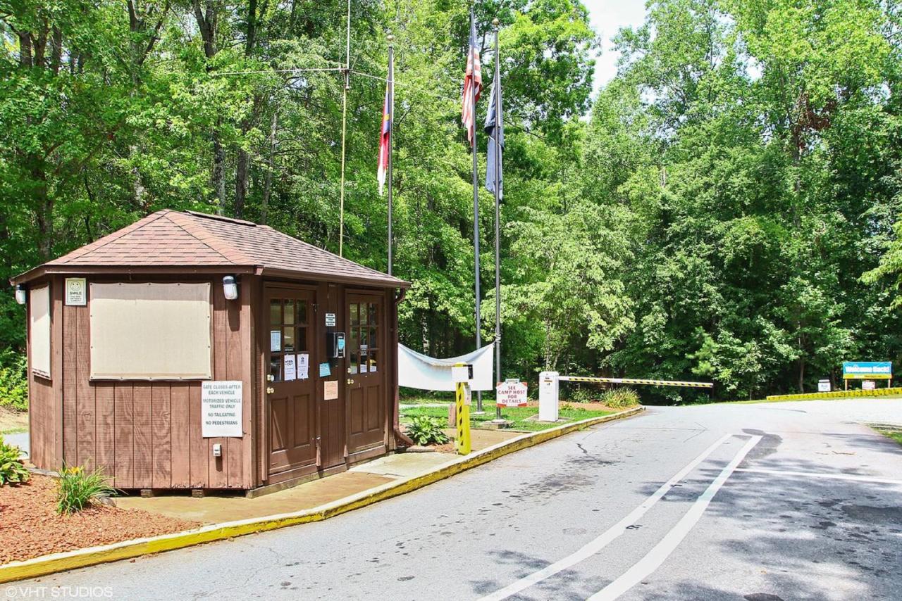 | Forest Lake Camping Resort Cabin 18