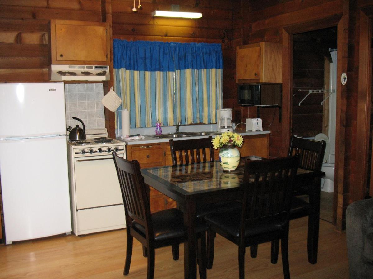 | Forest Lake Camping Resort Lakefront Cabin 2