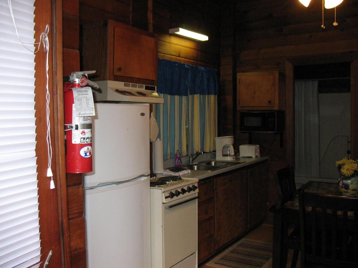 | Forest Lake Camping Resort Lakefront Cabin 8