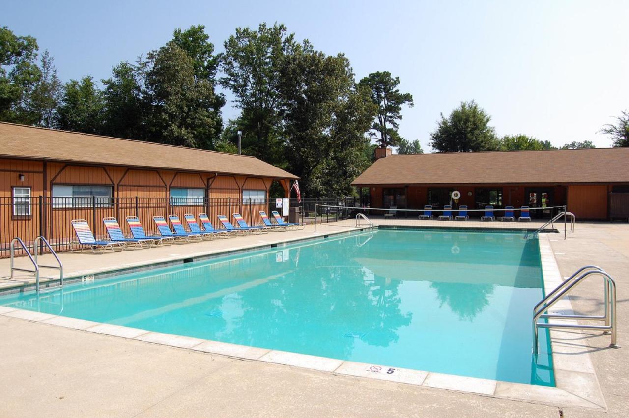 | Forest Lake Camping Resort Lakefront Cabin 8