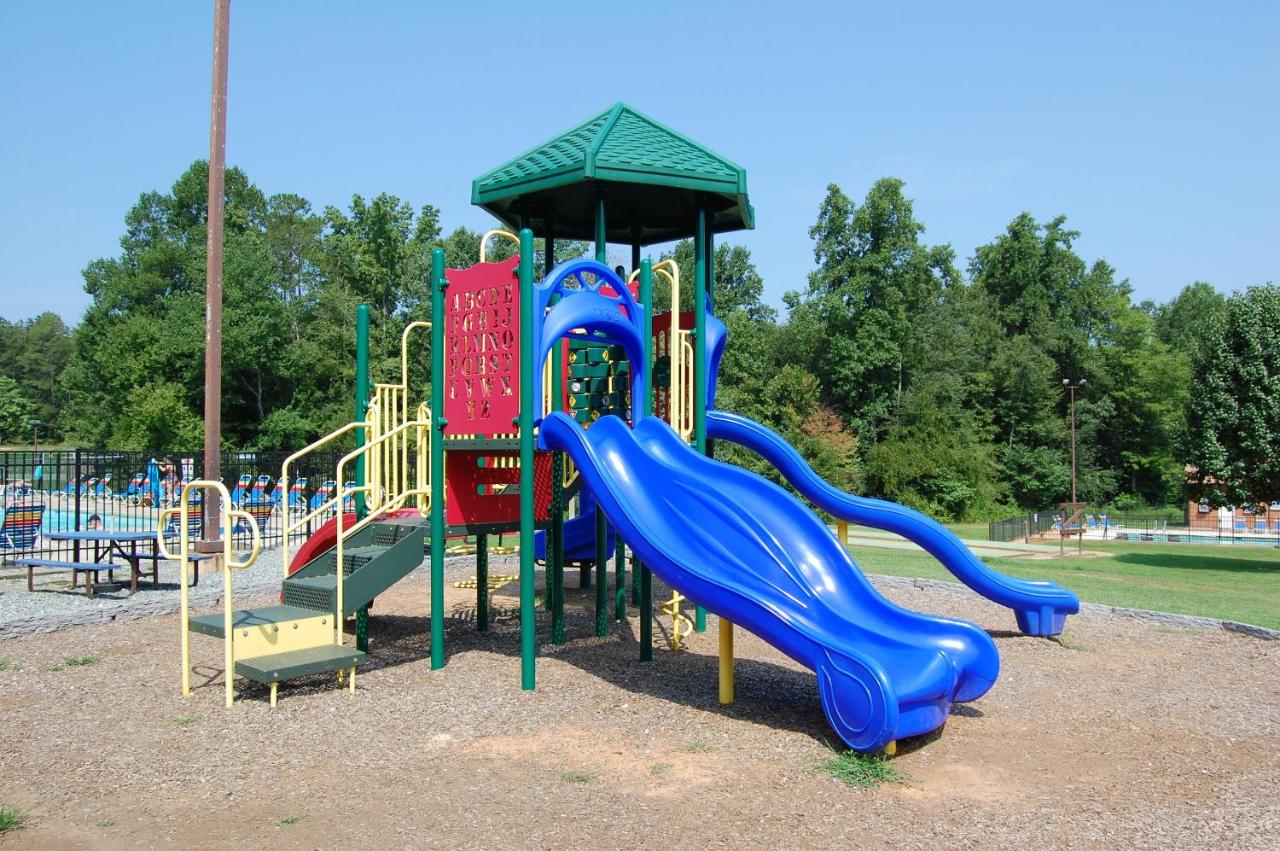 | Forest Lake Camping Resort Lakefront Cabin 8