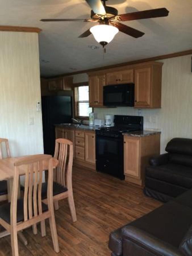| Circle M Camping Resort Screened Park Model 27