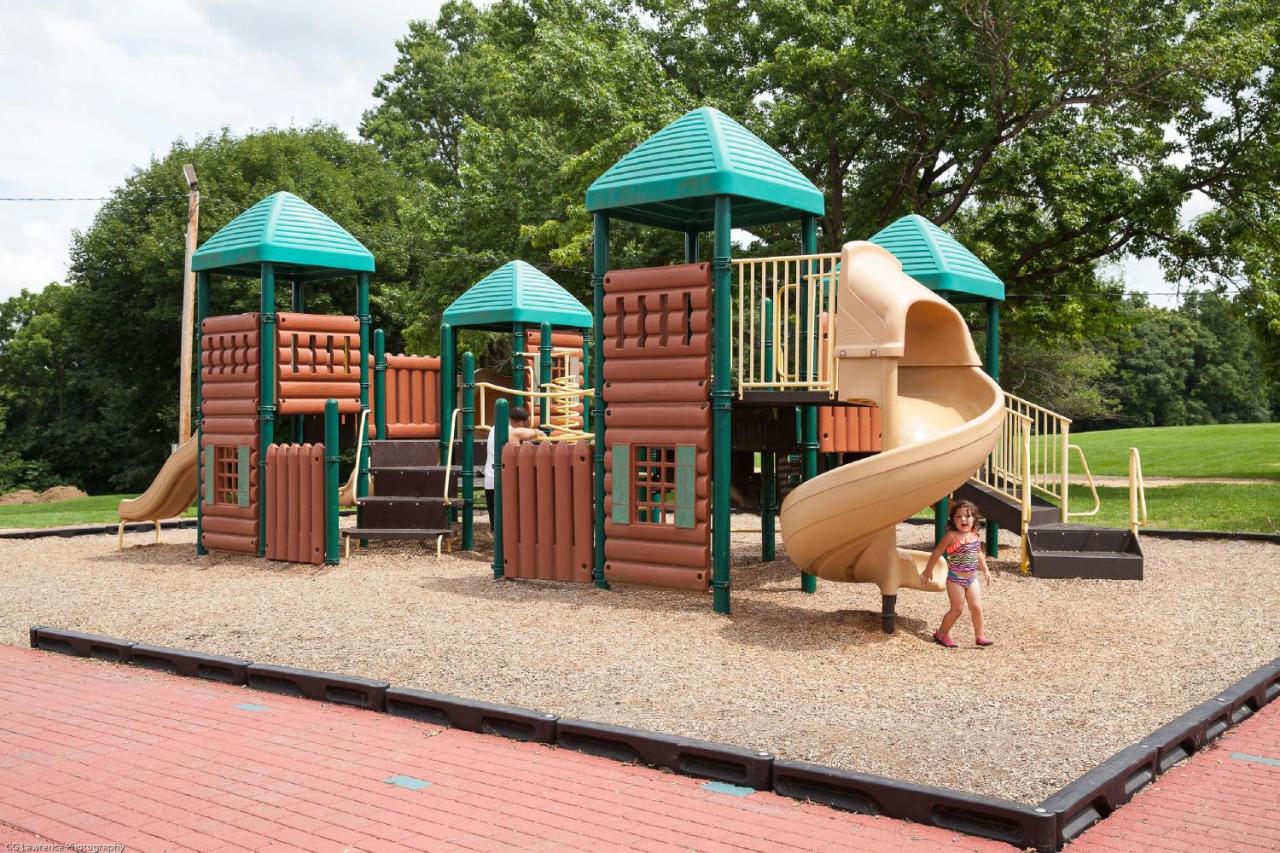  | Circle M Camping Resort Screened Park Model 27