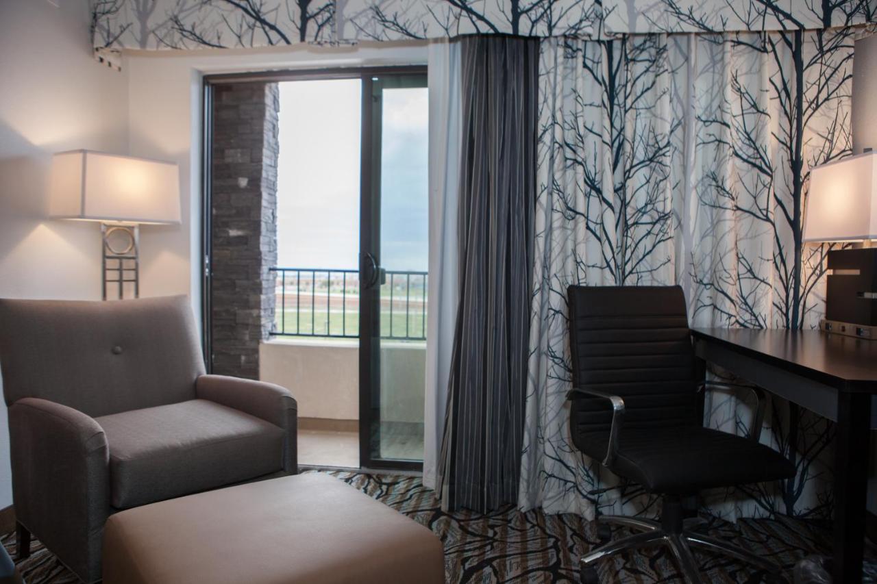 King  Room with Balcony - Non-Smoking at La Quinta Inn & Suites by Wyndham Lubbock Southwest