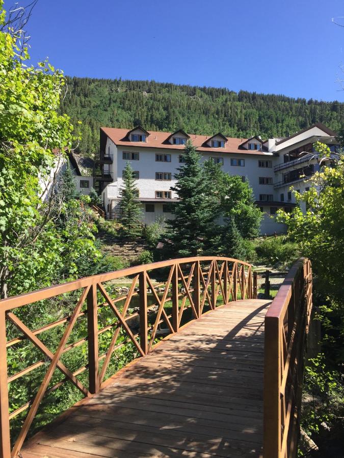 | Monarch Mountain Lodge
