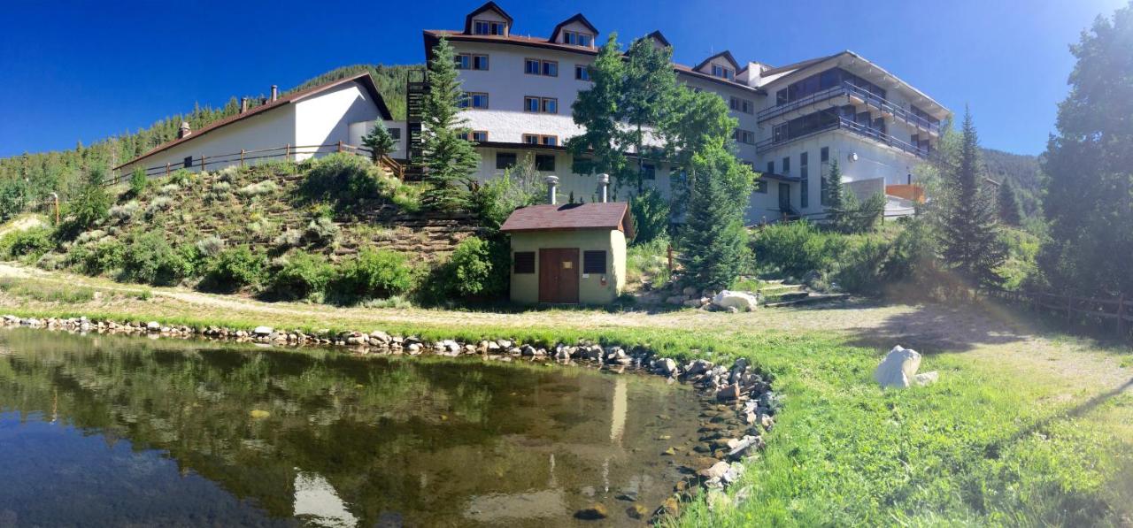 | Monarch Mountain Lodge