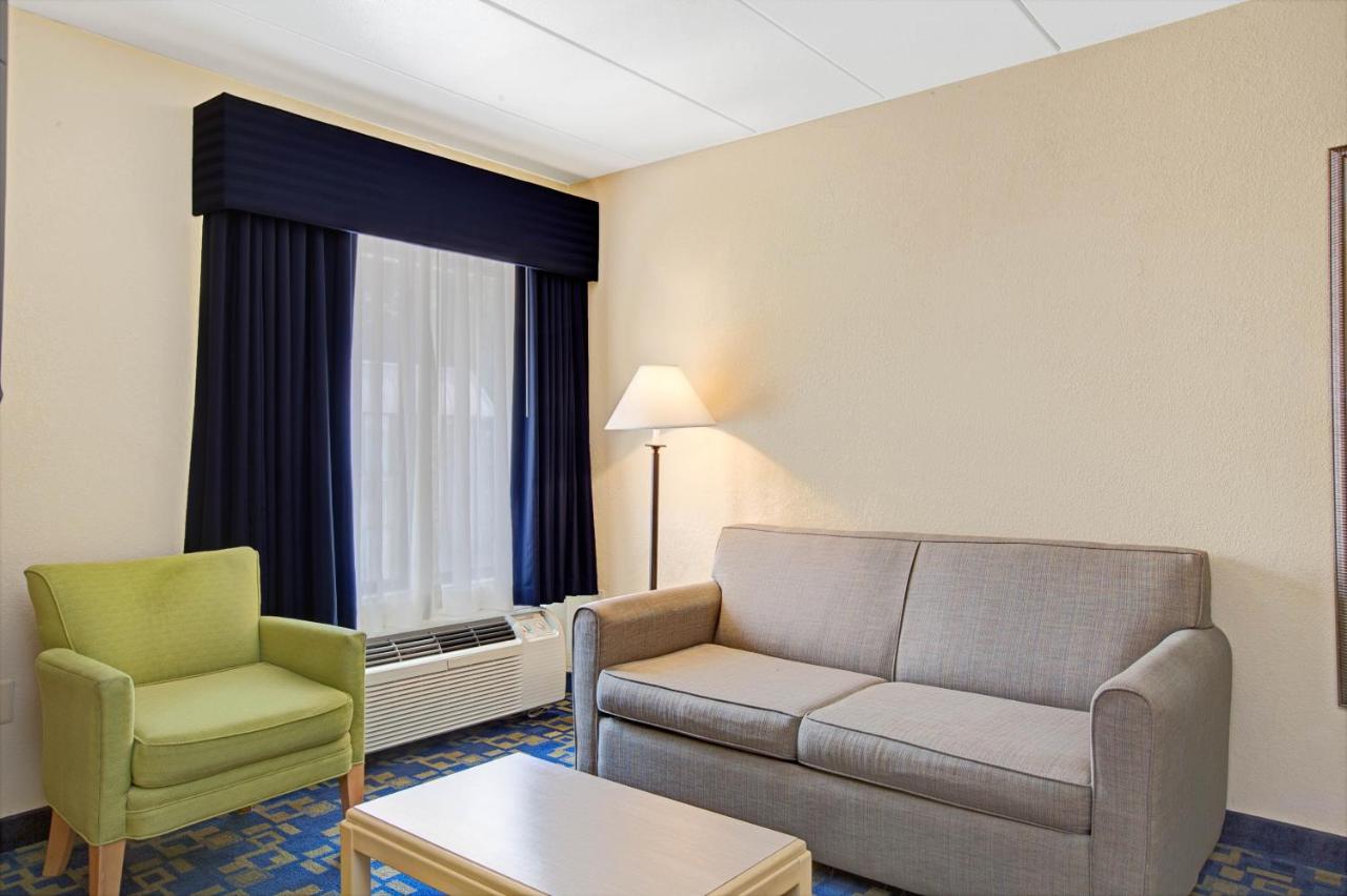 | Days Inn by Wyndham East Windsor/Hightstown