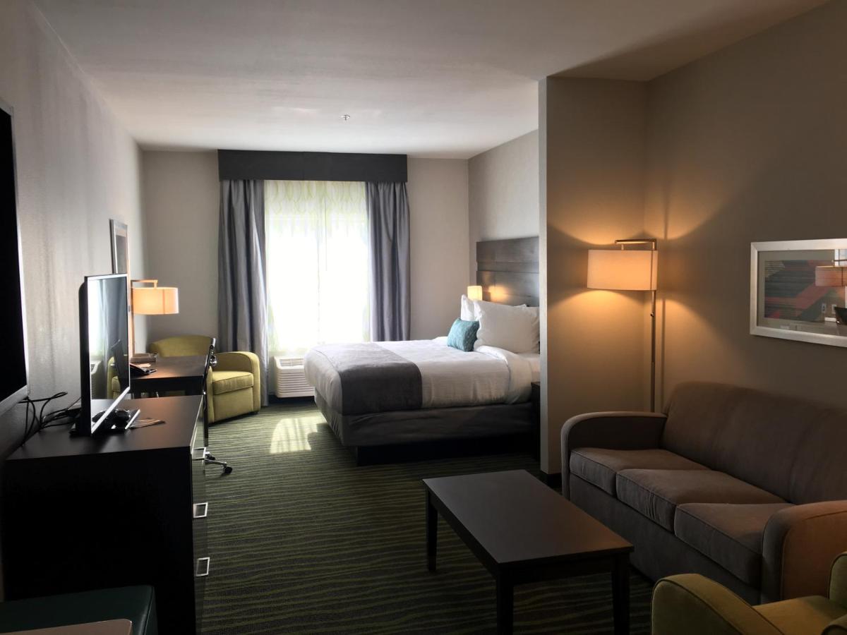 King Suite with Bath Tub - Disability Access at Best Western Plus Prien Lake Hotel & Suites - Lake Charles