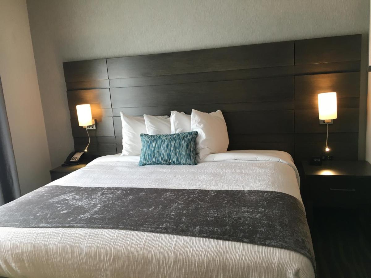 King Suite with Bath Tub - Disability Access at Best Western Plus Prien Lake Hotel & Suites - Lake Charles