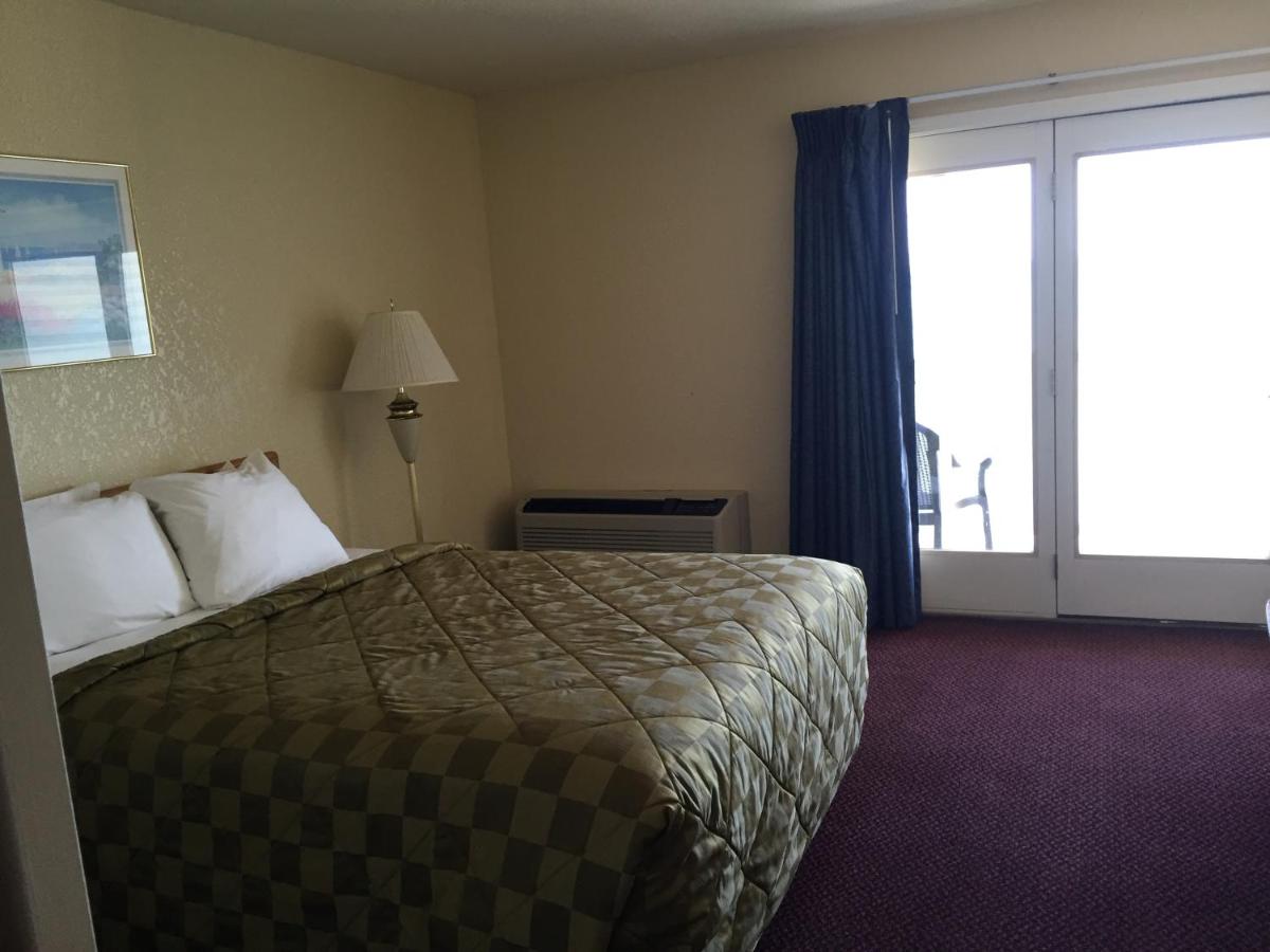Deluxe King Room at Fairview Beachfront Inn