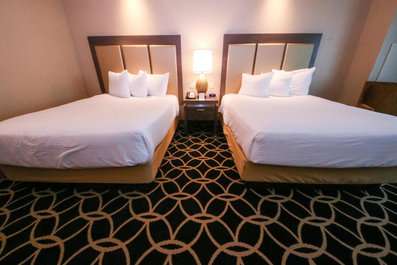 Premium Queen Room - Non-Smoking at Hollywood Casino & Hotel St. Louis