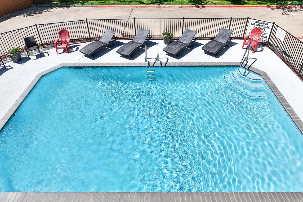 | Days Inn & Suites by Wyndham Sulphur Springs